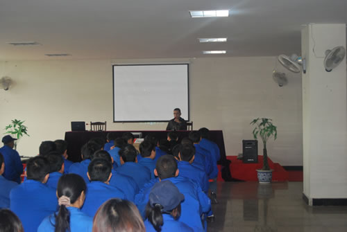 上海滬工閥門廠董事長楊猛在119消防日會議上發(fā)言