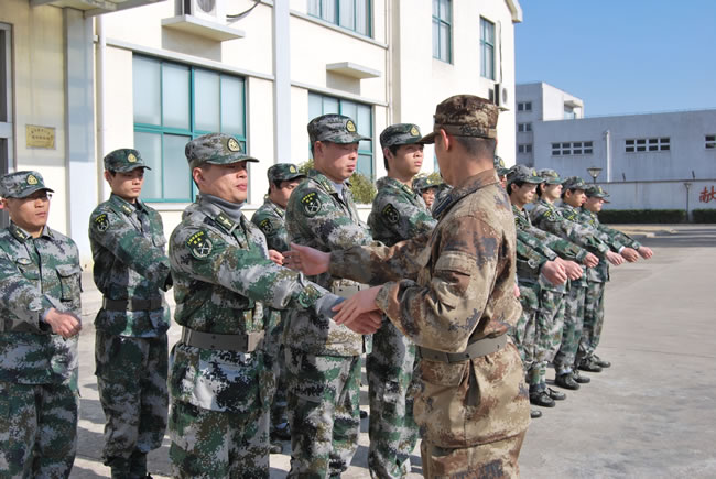 在訓練基地里開展訓練圖(3)