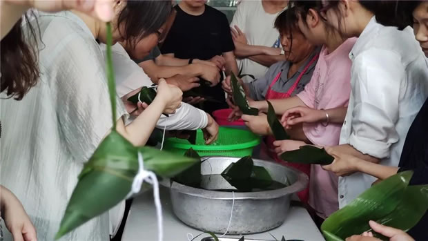 2021年上海滬工閥門廠端午節包粽子活動(圖8)